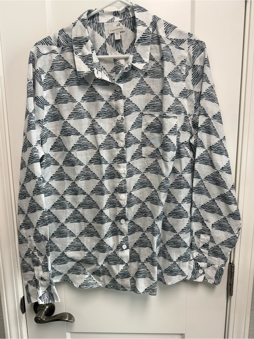Garnet Hill Navy & White Geometric Triangle Button-Down Shirt